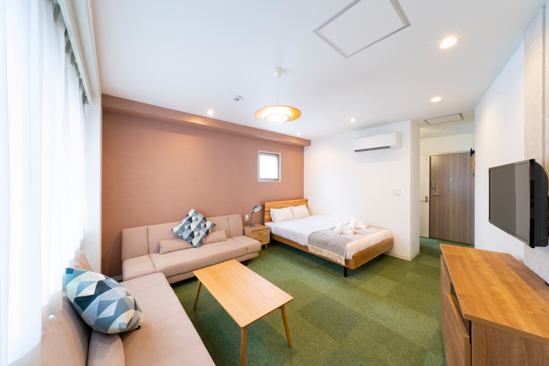 Airbnb vs Booking.com 徹底比較|民泊ホストはどちらを使うべき?